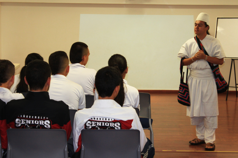 Kandy Maku en colegio Cañaverales