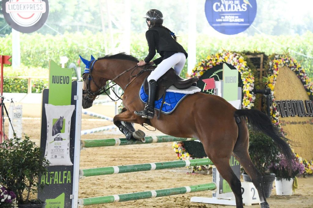 ganadora en competencias ecuestres